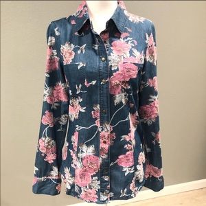 BNWT Guess Women’s Chambray Floral, Large